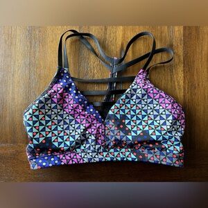 Victoria’s Secret Ultimate Strappy Geometric Women's Sports Bra- size medium
